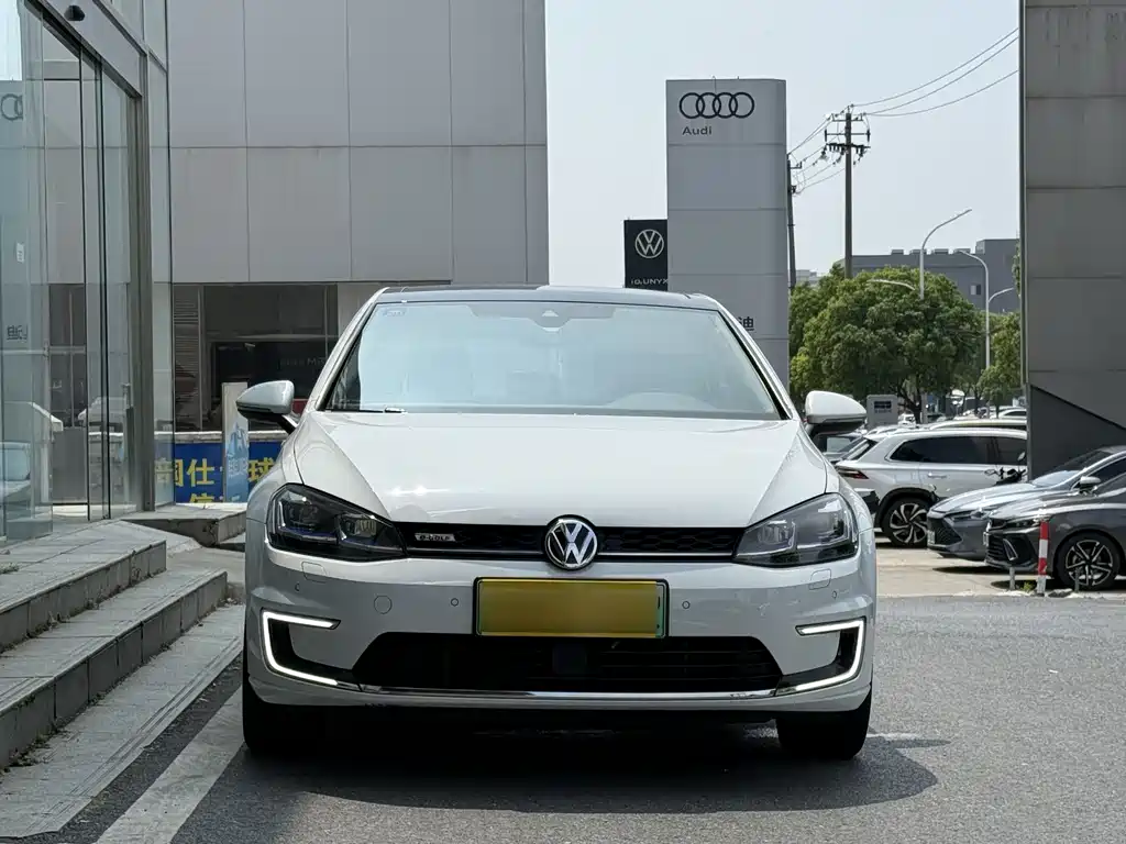 Volkswagen Golf EV 2020 — фото 2