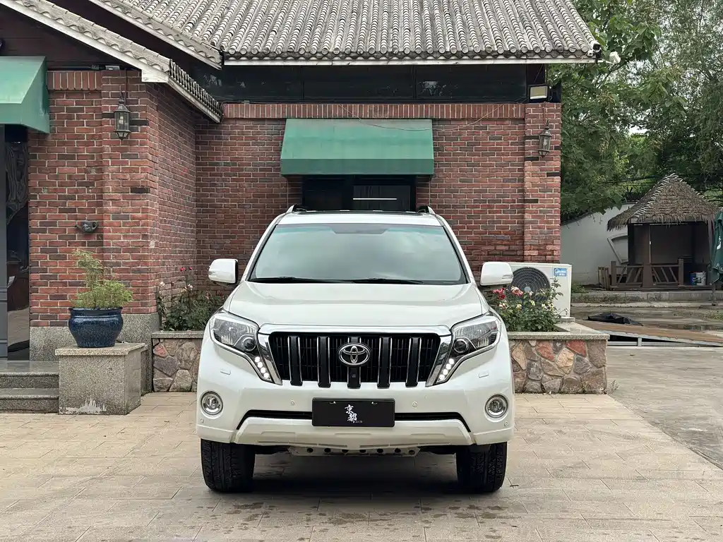 Toyota Prado 2015 — фото 2