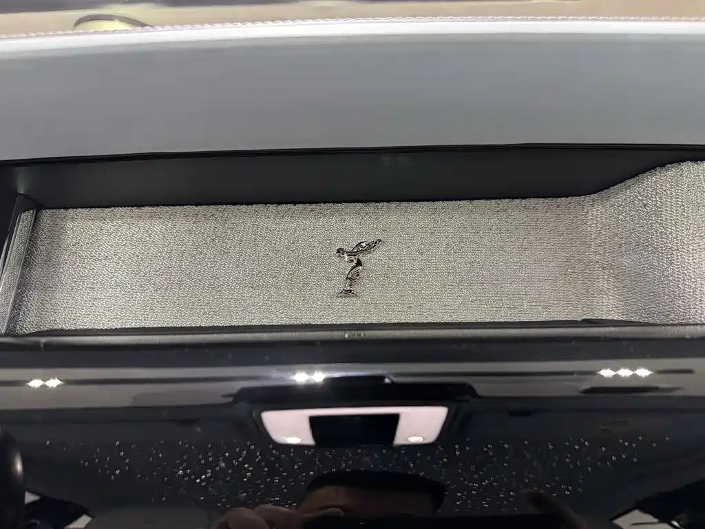 Rolls-Royce Phantom 2021 — фото 15
