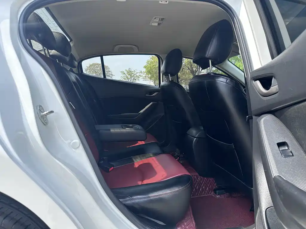 Mazda 3 Axela 2019 — фото 13