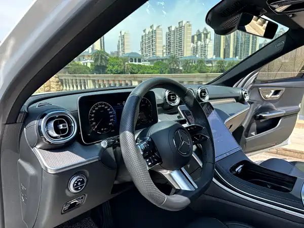 Mercedes-Benz C-Class 2023