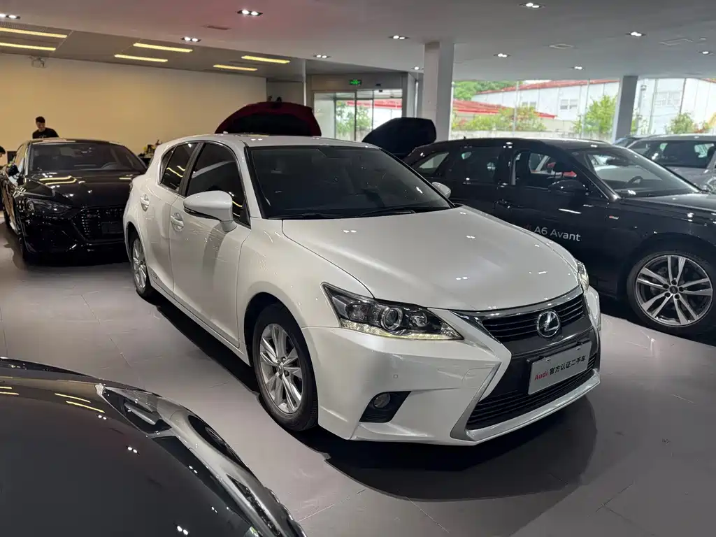 Lexus CT 2017 — фото 3