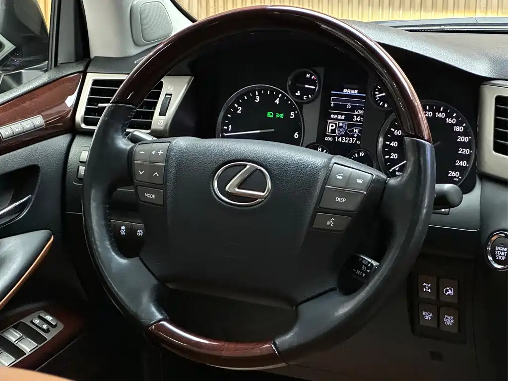 Lexus LX 2014 — фото 11