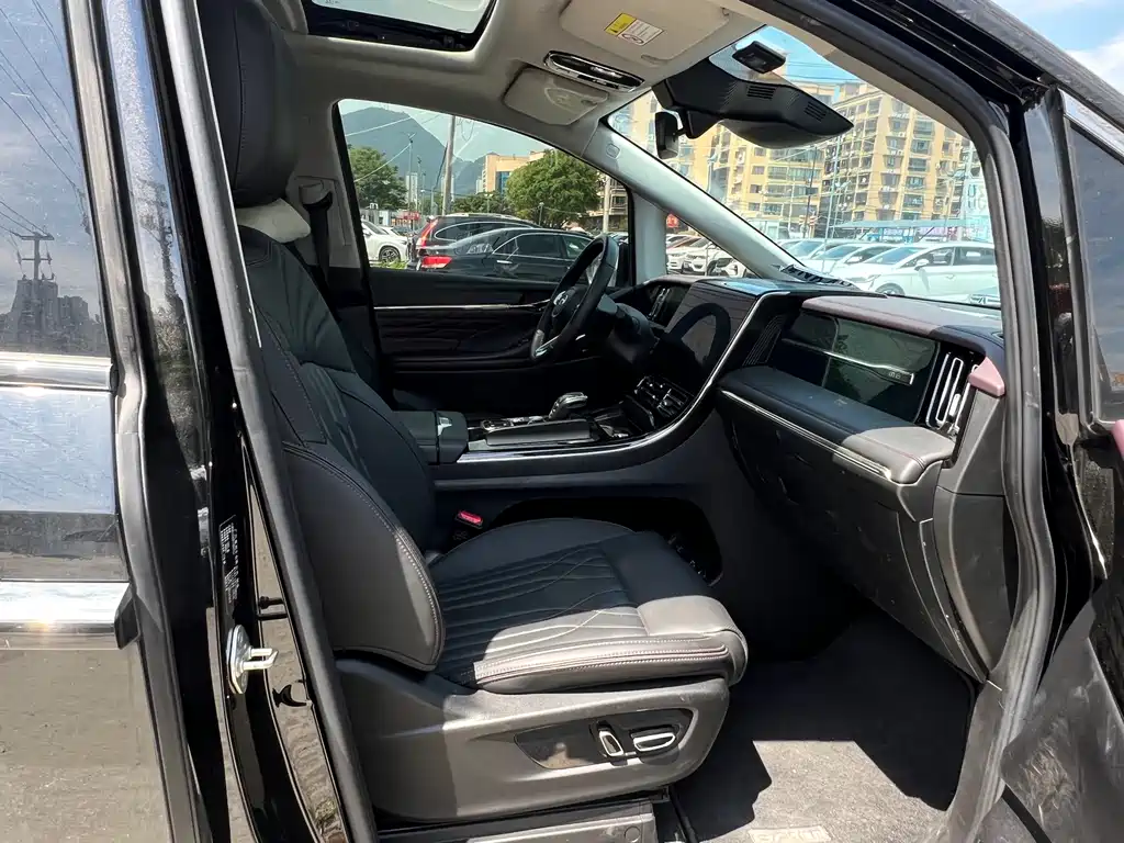 GAC Motor Trumpchi M8 2023 — фото 17