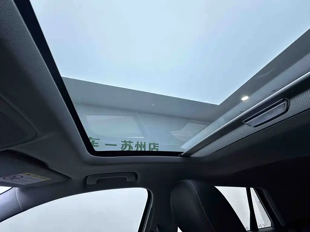Audi Q2L E-Tron 2023 — фото 15