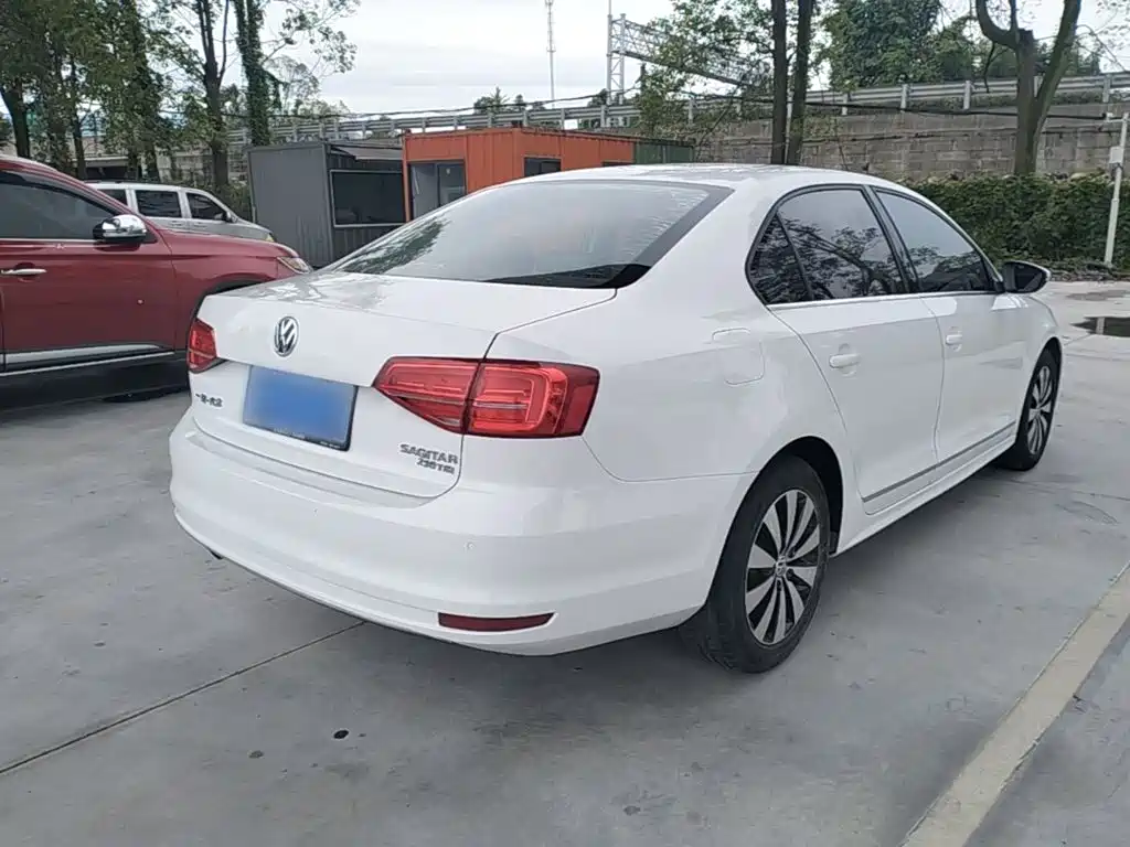Volkswagen Sagitar 2015