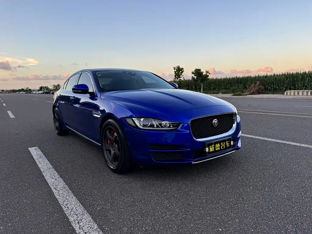 Jaguar XEL 2018 — фото 2