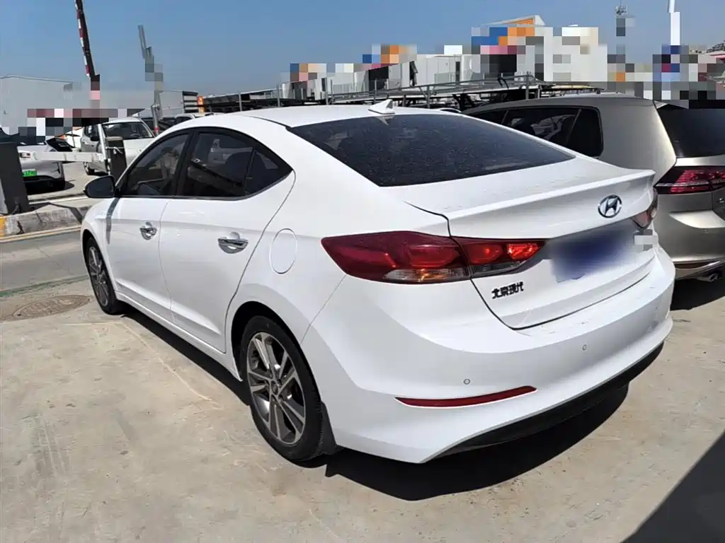 Hyundai Elantra 2018 — фото 5