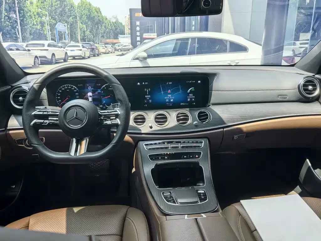 Mercedes-Benz E-Class 2021 — фото 15