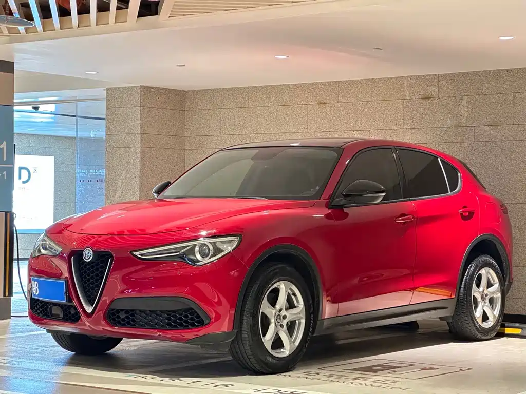 Alfa Romeo Stelvio 2017 — фото 1