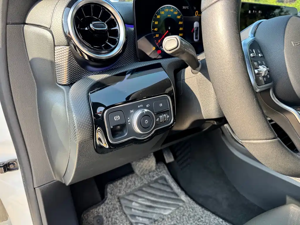 Mercedes-Benz A-Class 2021 — фото 10