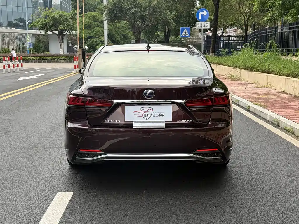Lexus LS 2021