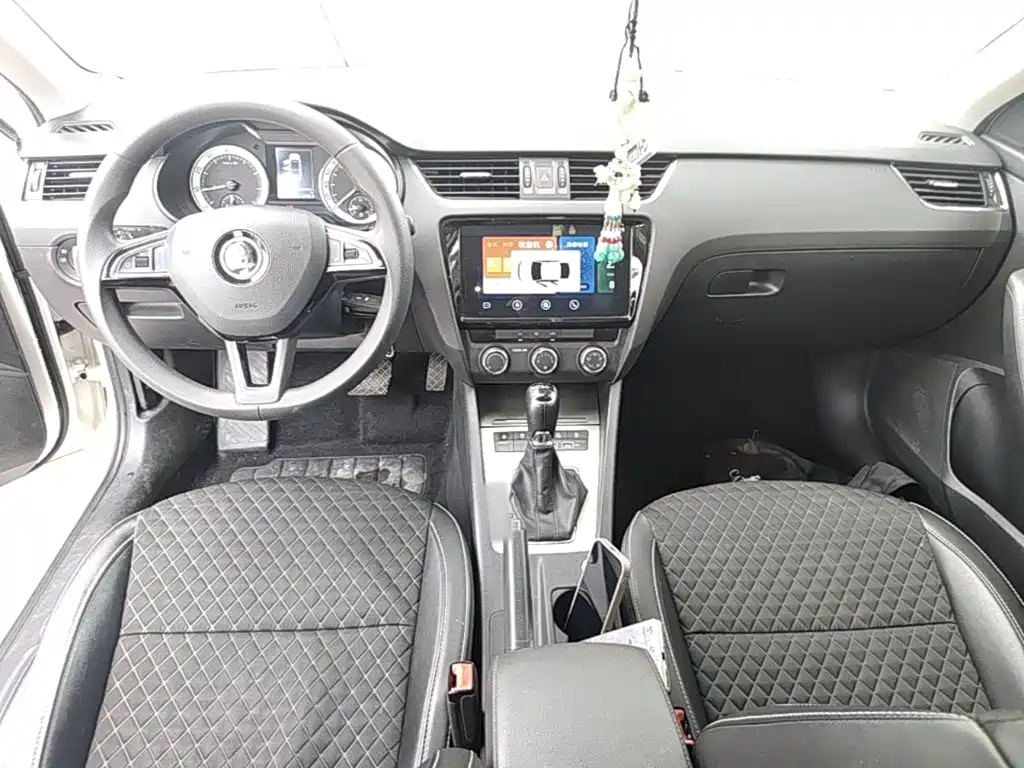 Skoda Octavia 2020 — фото 10