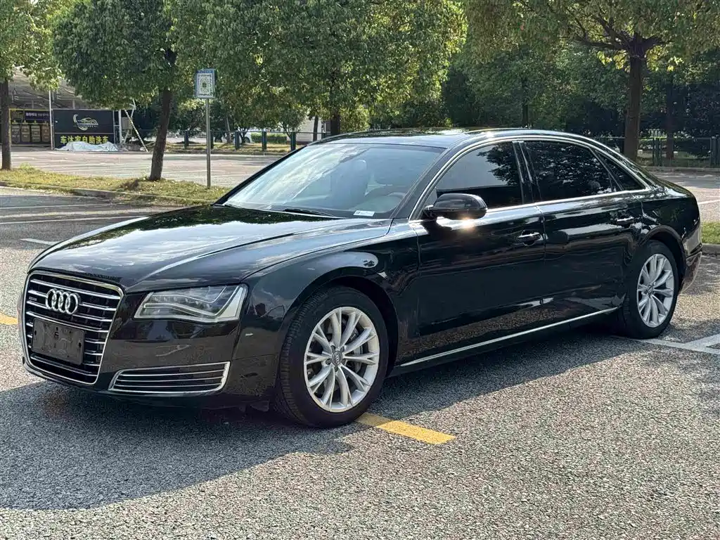 Audi A8 2014 — фото 8