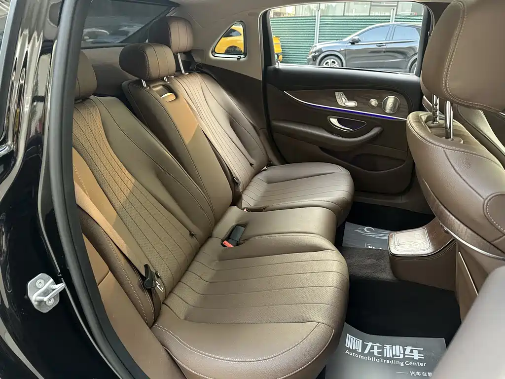 Mercedes-Benz E-Class 2023 — фото 13