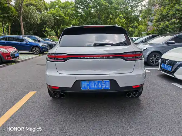 Porsche Macan 2021