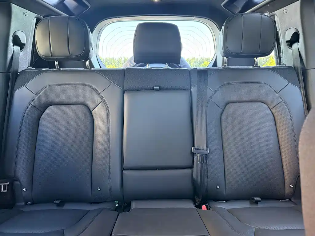 Land Rover Defender 2025 — фото 14