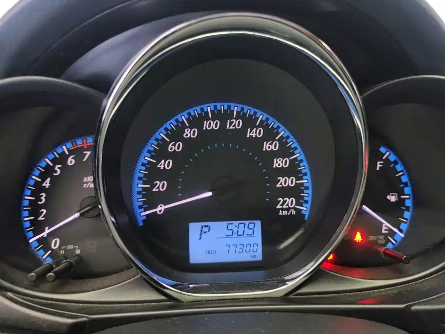 Toyota Yaris L 2018 — фото 14