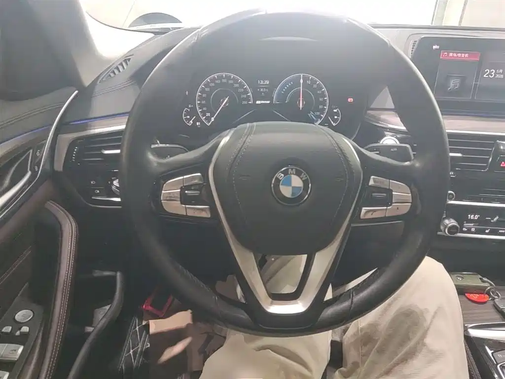 BMW 5 Series New Energy 2019 — фото 11