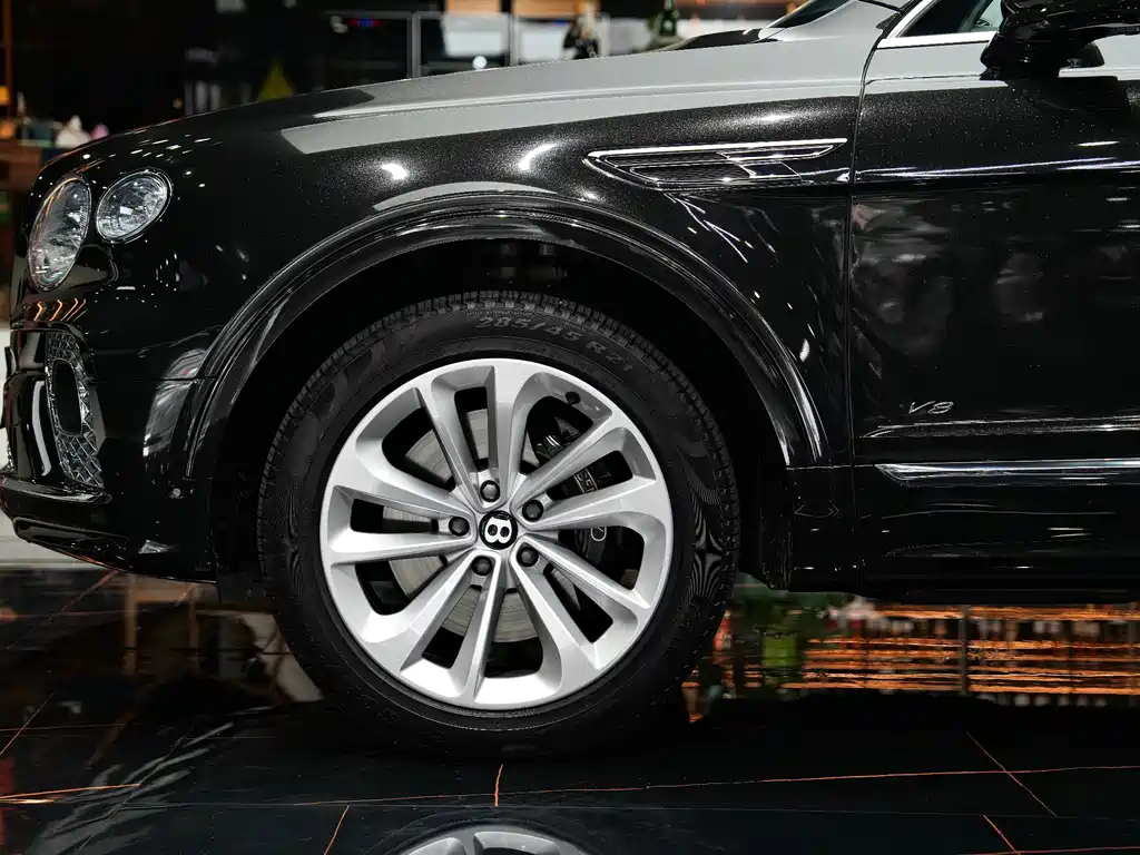 Bentley Bentayga 2021 — фото 10