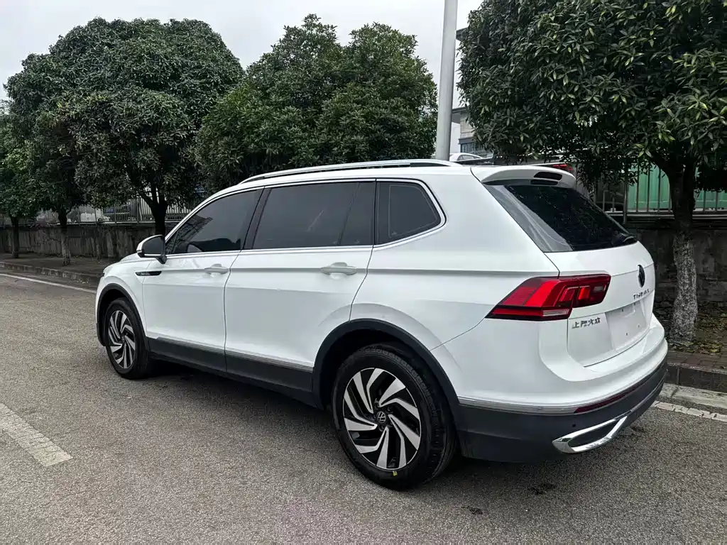 Volkswagen Tiguan L 2023 — фото 7