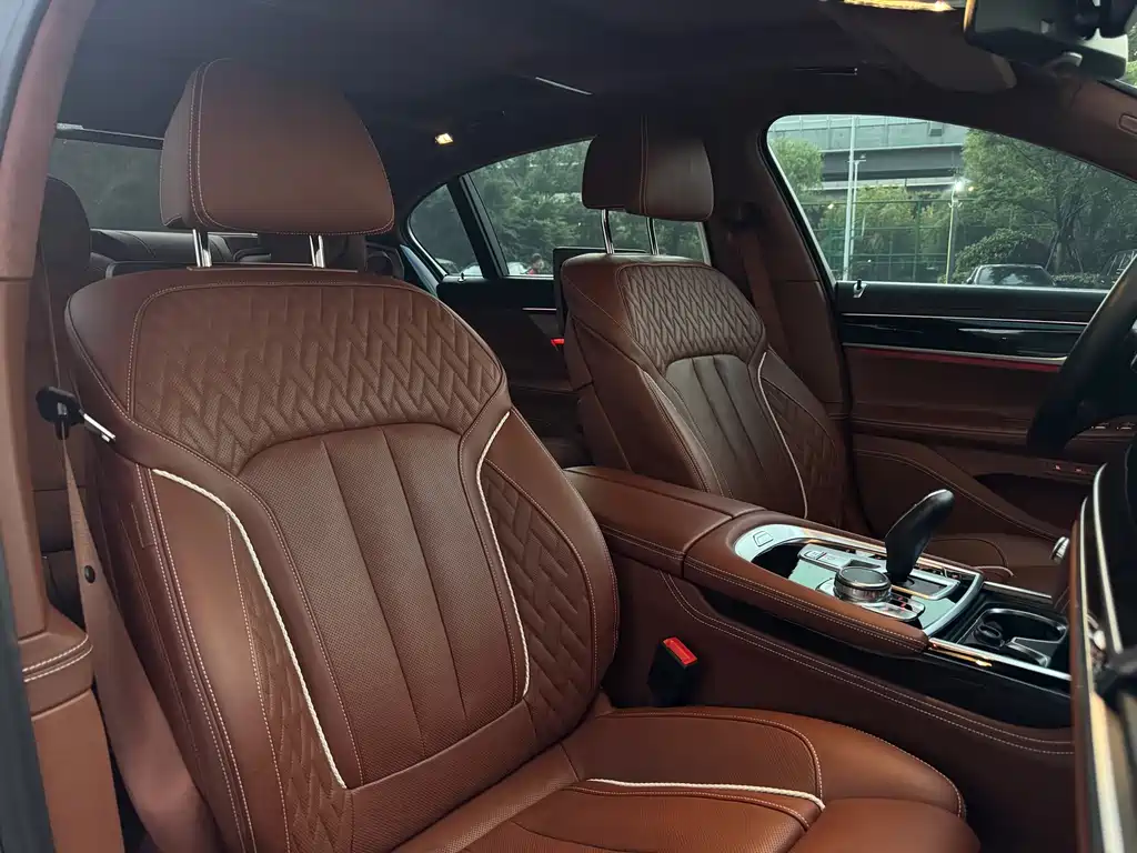 BMW 7 Series 2018 — фото 27