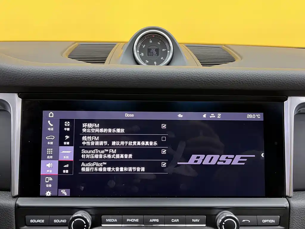 Porsche Macan 2020 — фото 20