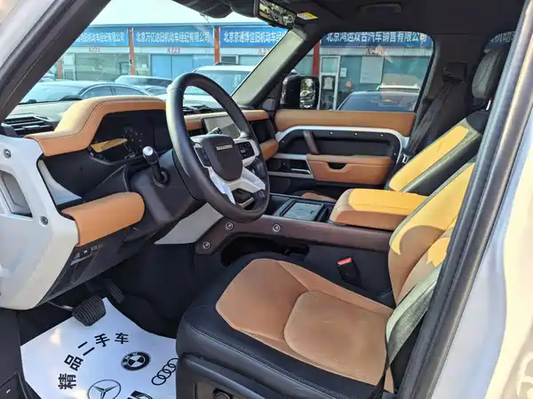 Land Rover Defender 2024