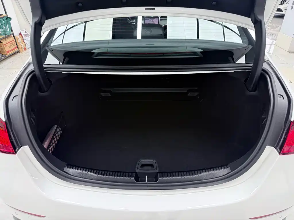 Mercedes-Benz C-Class 2023 — фото 11