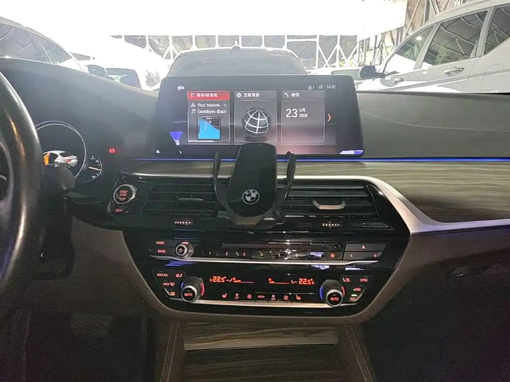 BMW 5 Series 2017 — фото 13