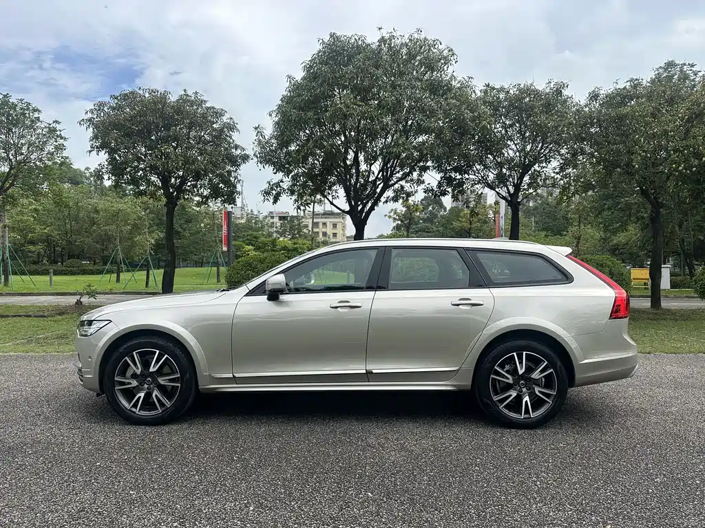 Volvo V90 2019 — фото 19