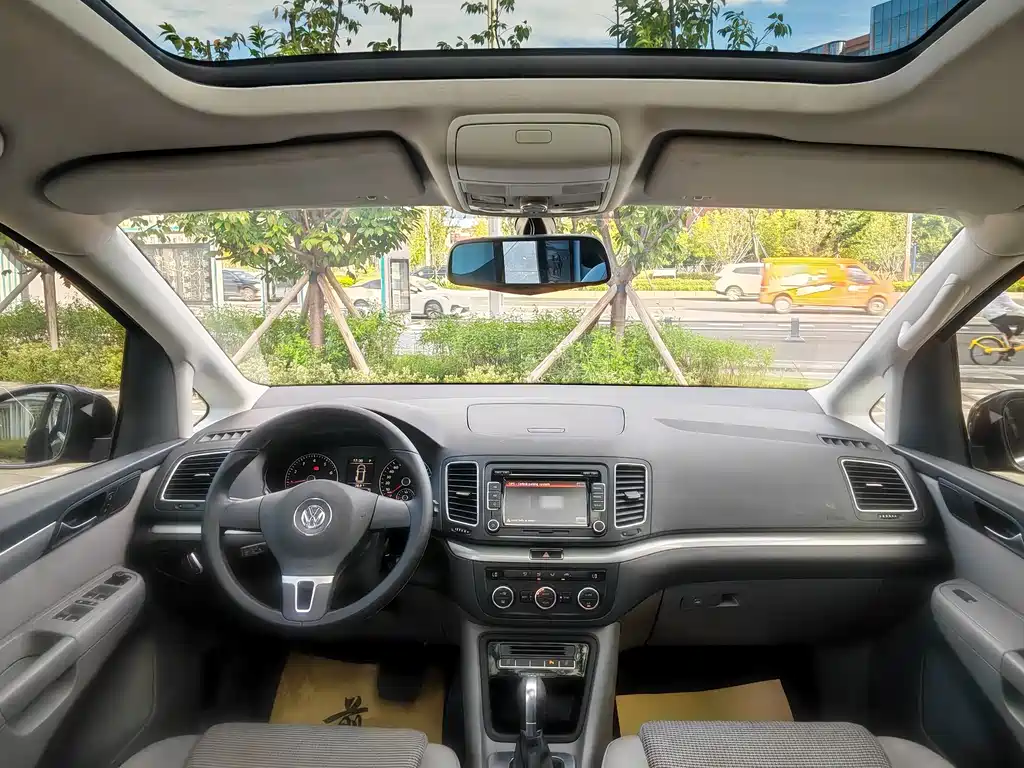 Volkswagen Sharan 2015 — фото 17