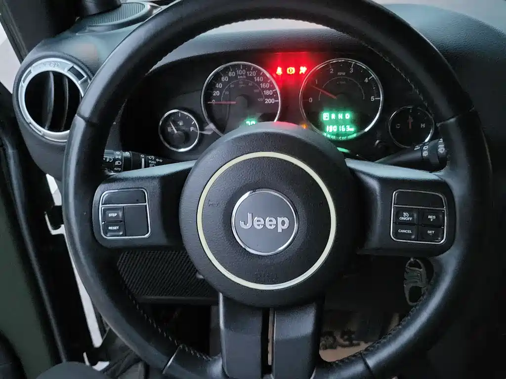 Jeep Wrangler 2017 — фото 20