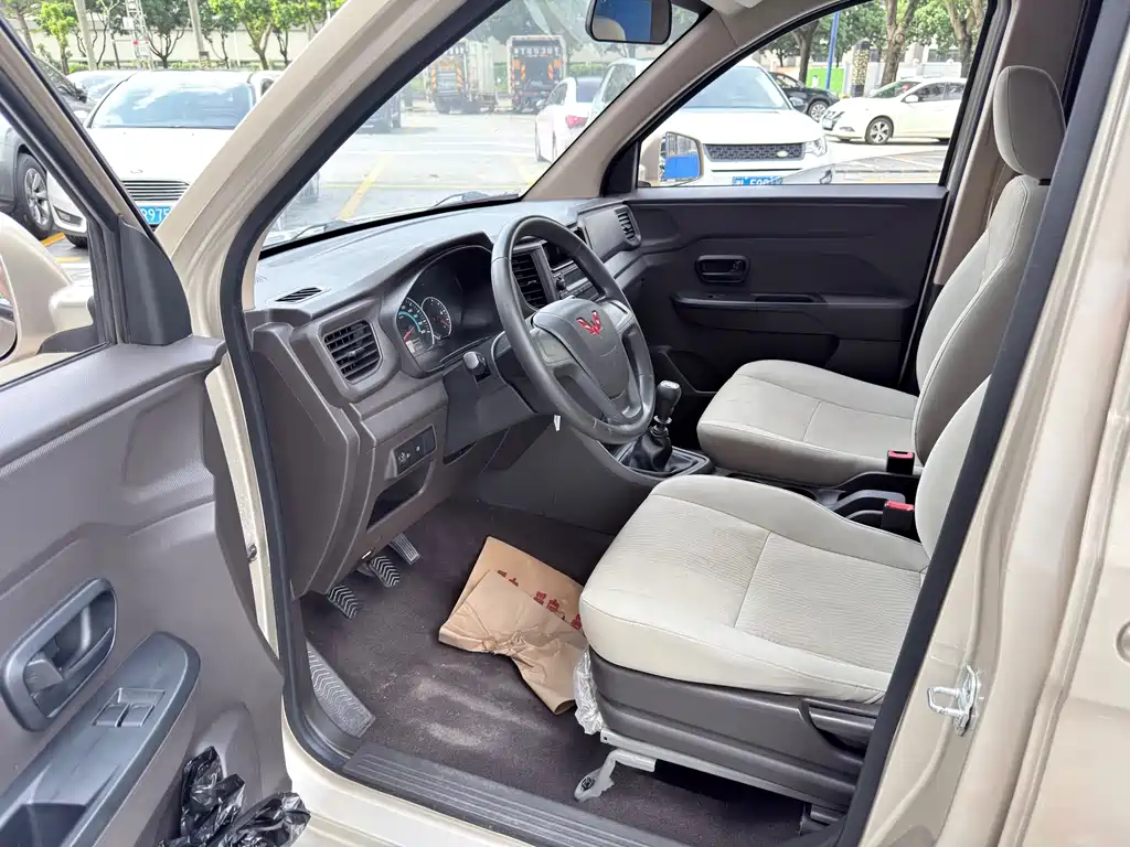 Wuling Hongguang V 2023