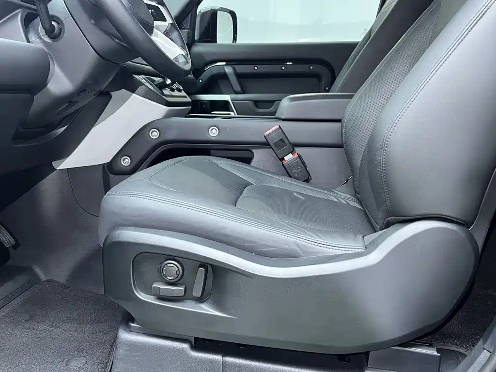 Land Rover Defender 2023 — фото 16