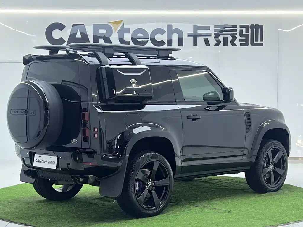 Land Rover Defender 2023 — фото 33