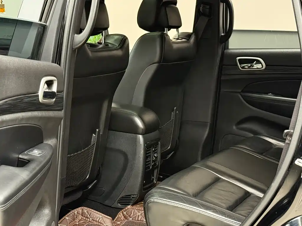 Jeep Grand Cherokee 2020 — фото 6