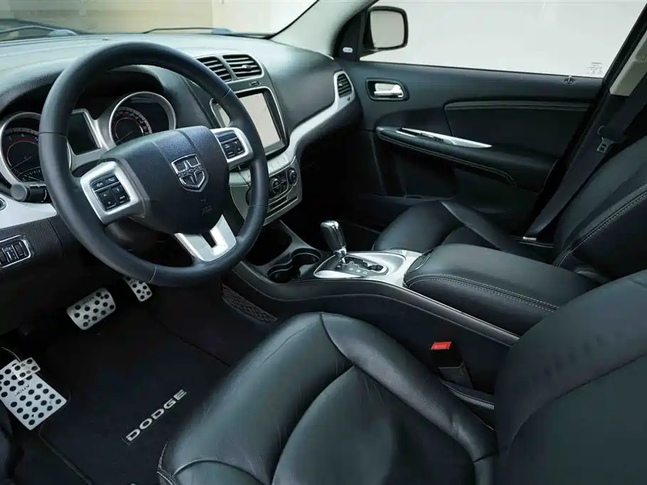 Dodge Journey 2015 — фото 10