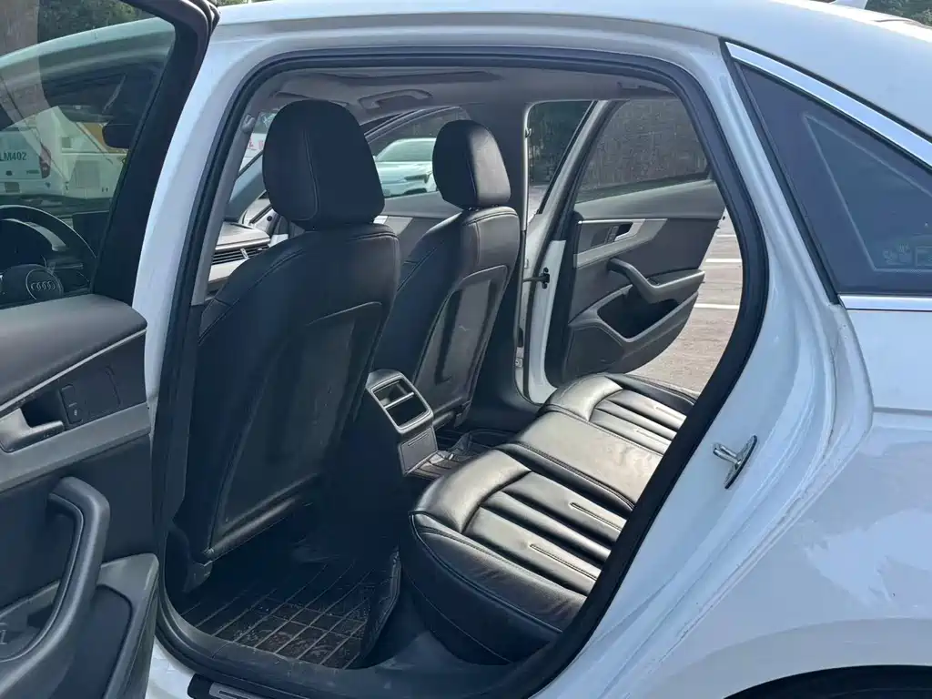 Audi A4L 2018