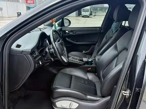 Porsche Macan 2021