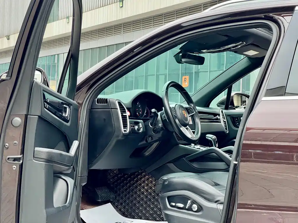 Porsche Cayenne 2020 — фото 11