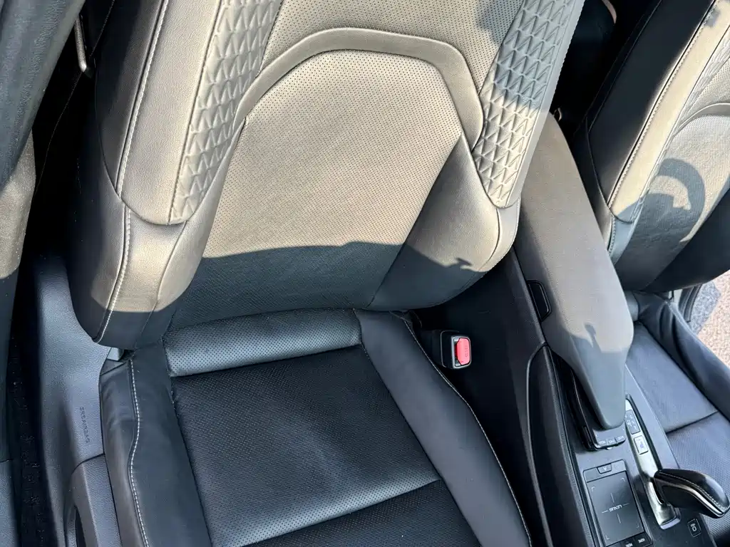 Lexus UX New Energy 2020 — фото 16