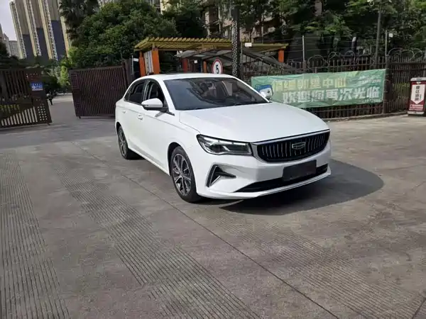 Geely Emgrand 2022