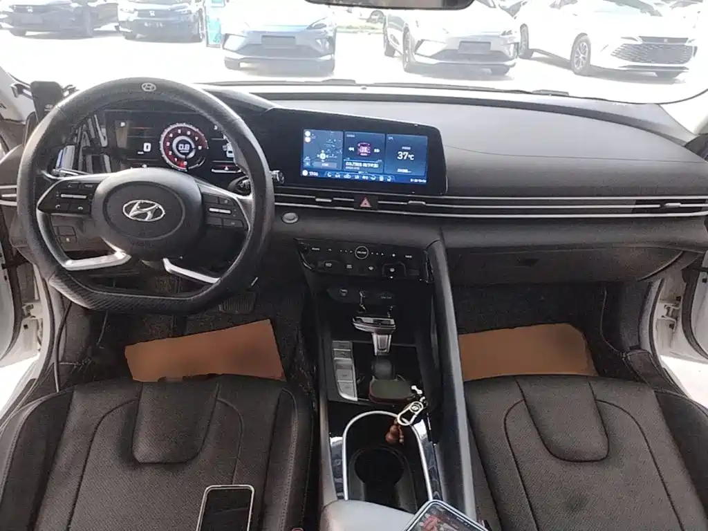 Hyundai Elantra 2021 — фото 10
