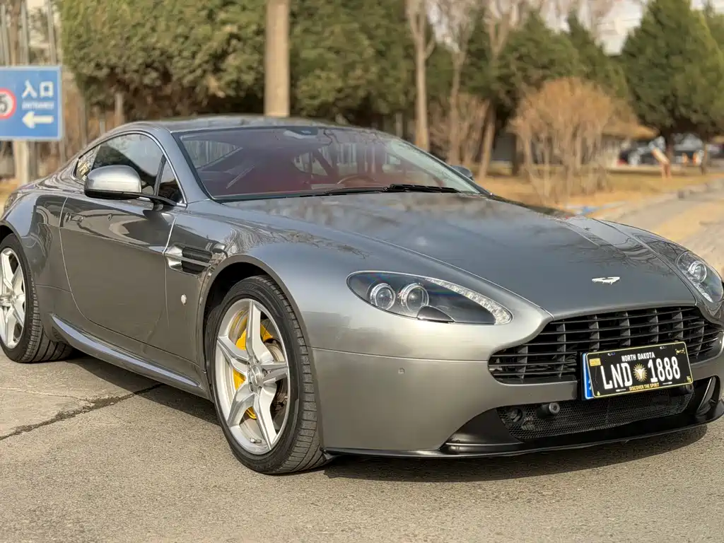 Aston Martin V8 Vantage 2016 — фото 3