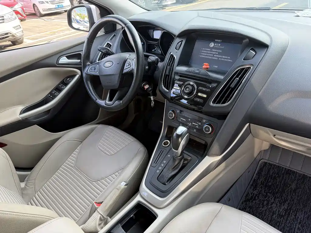 Ford Focus 2015 — фото 8