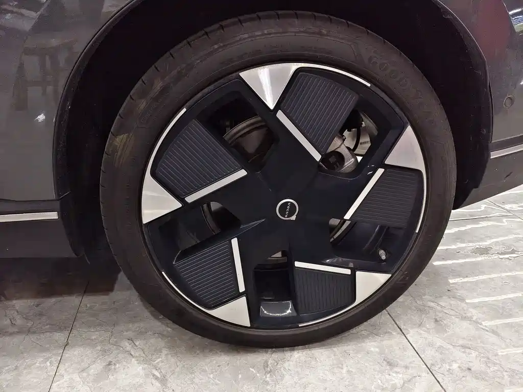 Volvo XC70 PHEV 2025 — фото 16