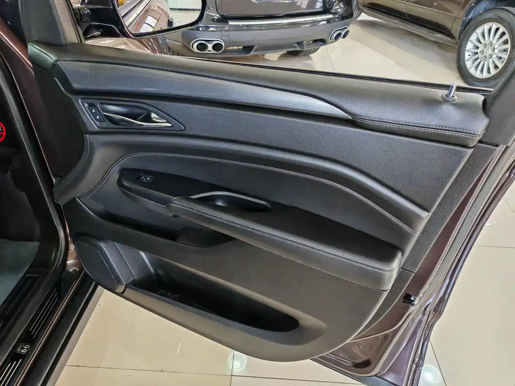 Cadillac SRX 2015 — фото 21