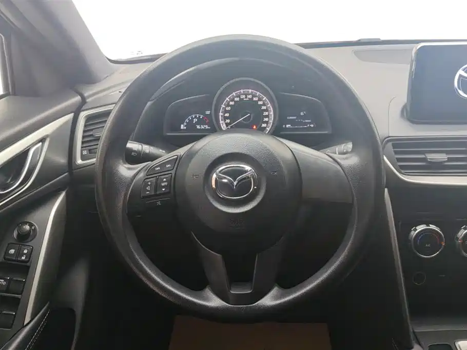 Mazda CX-4 2017 — фото 15
