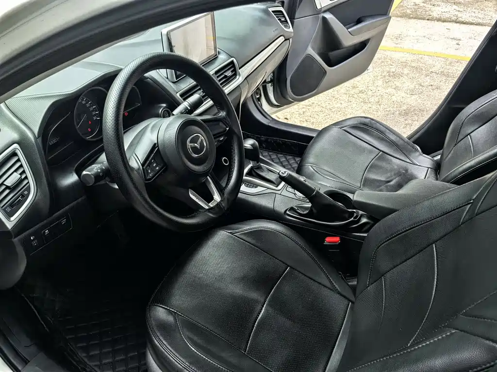 Mazda 3 Axela 2018 — фото 4